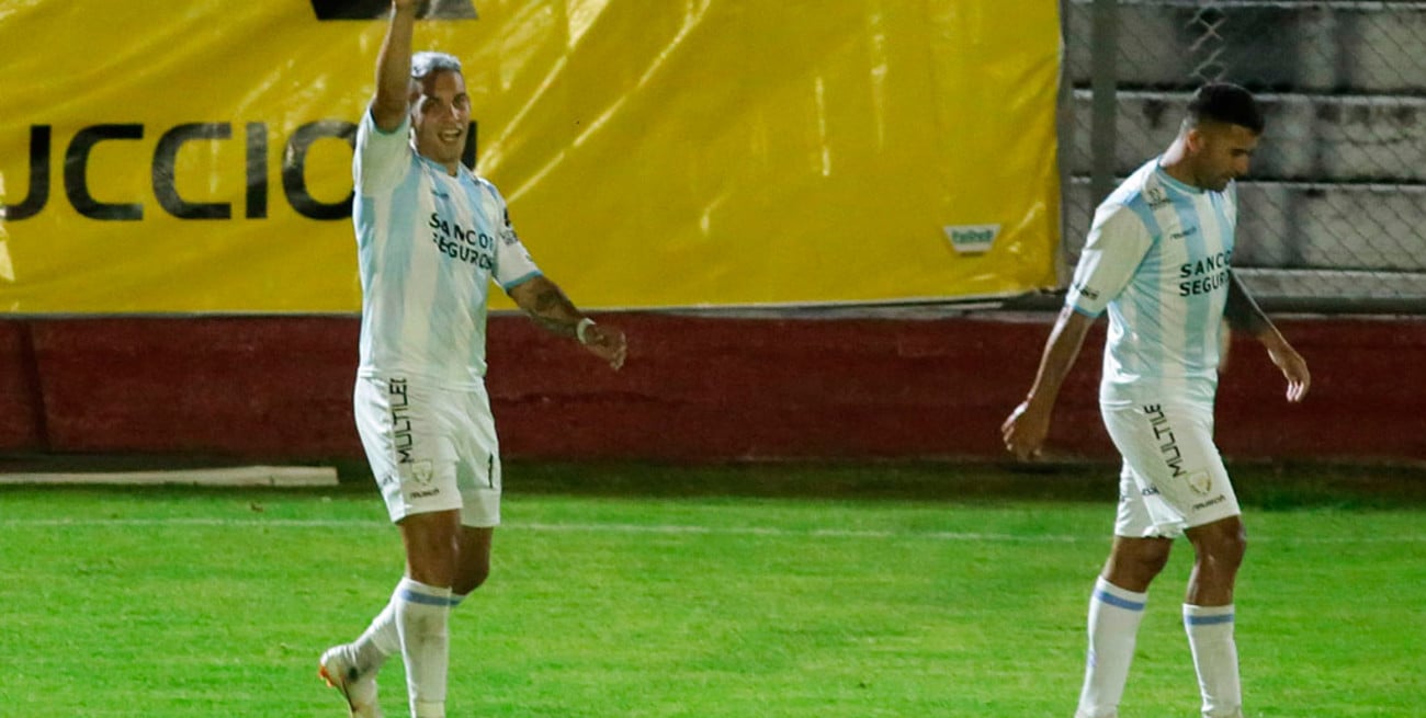 Atlético goleó en Tucumán y es único líder