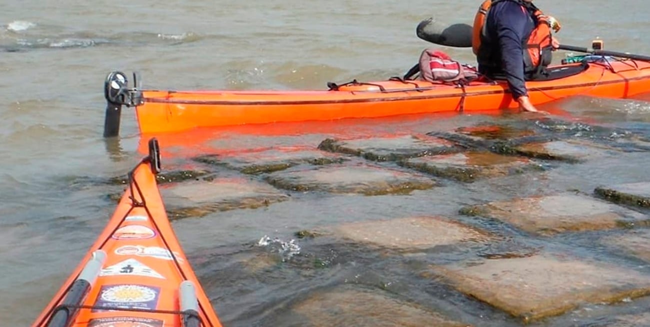Un grupo de navegantes caminó sobre la malla geotextil del Túnel Subfluvial