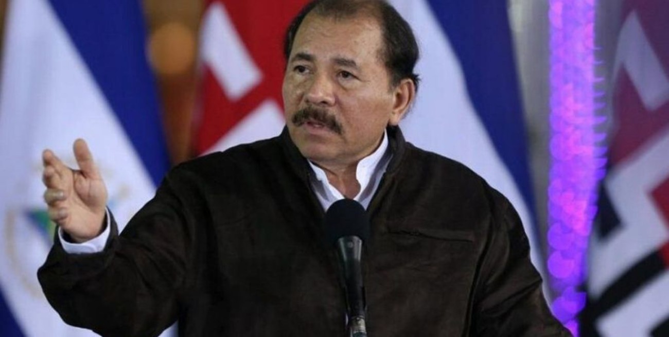 El presidente nicaraguense alerta que la salida de Morales abre el camino para retomar las armas