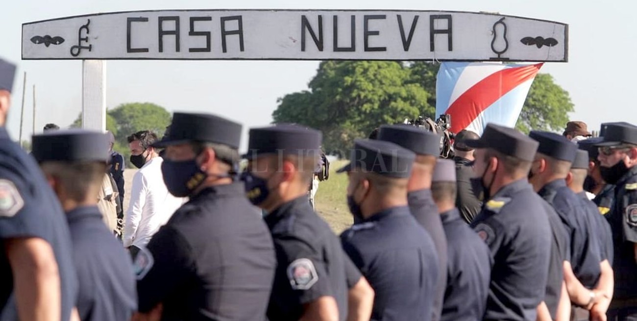 La policía comenzó el desalojo del campo "Casa Nueva"