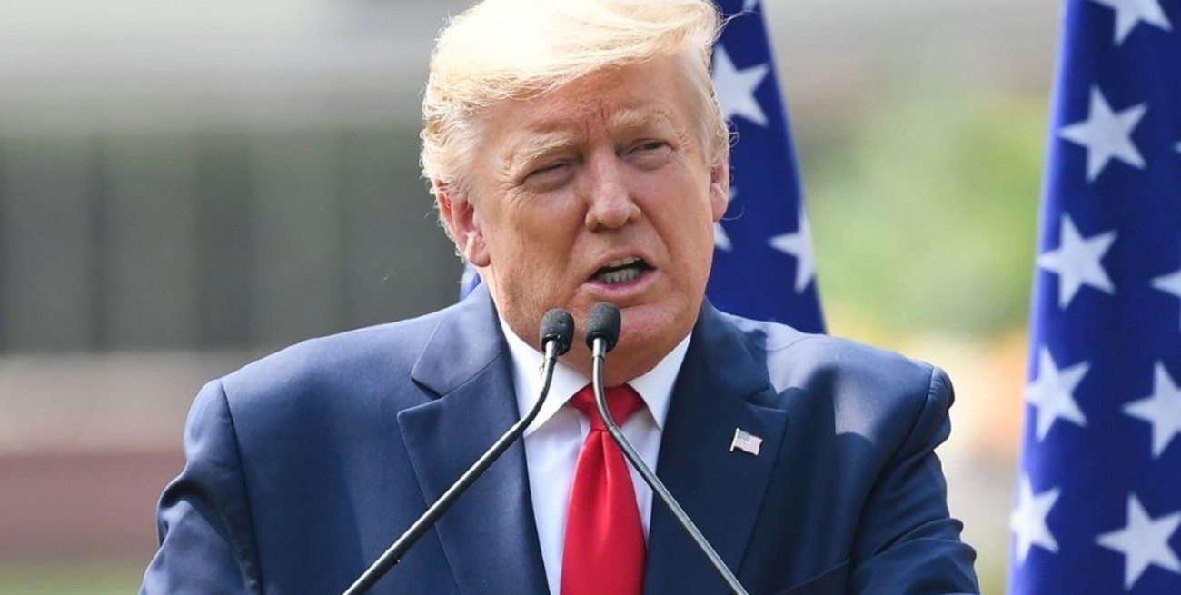 Trump amenaza con echar de EE.UU. a los universitarios extranjeros que den clases online