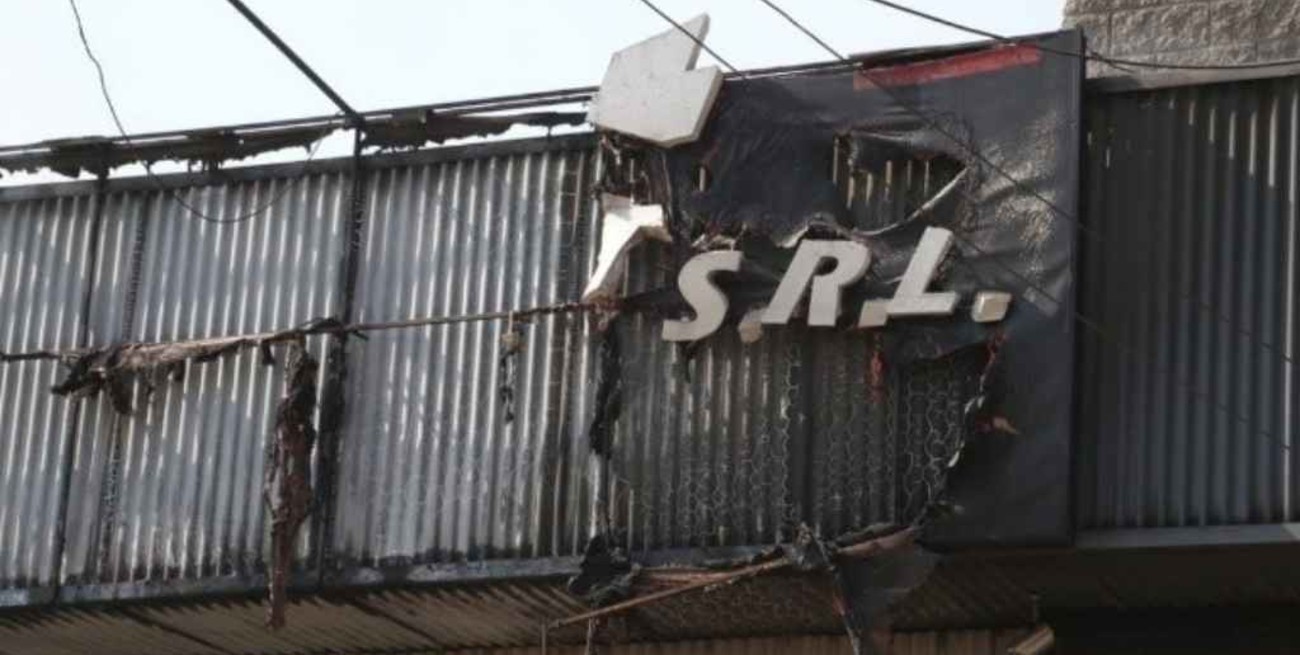 Rosario: se incendió una fábrica de máquinas viales