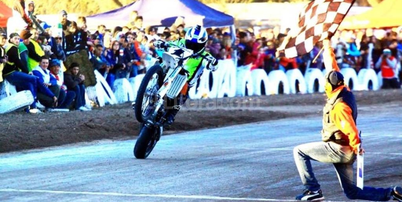 En el cincuentenario, las motos corren en "la catedral"