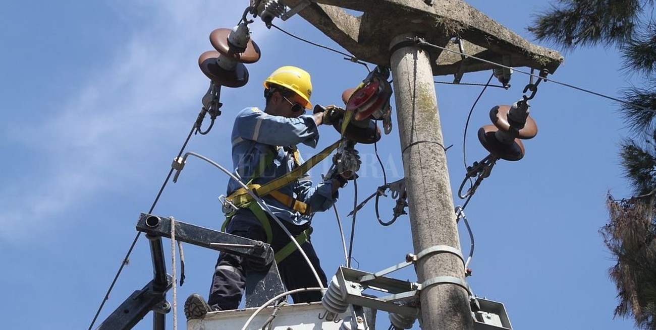Vecinos tomaron de "rehén" a un operario de la EPE porque no volvía la luz