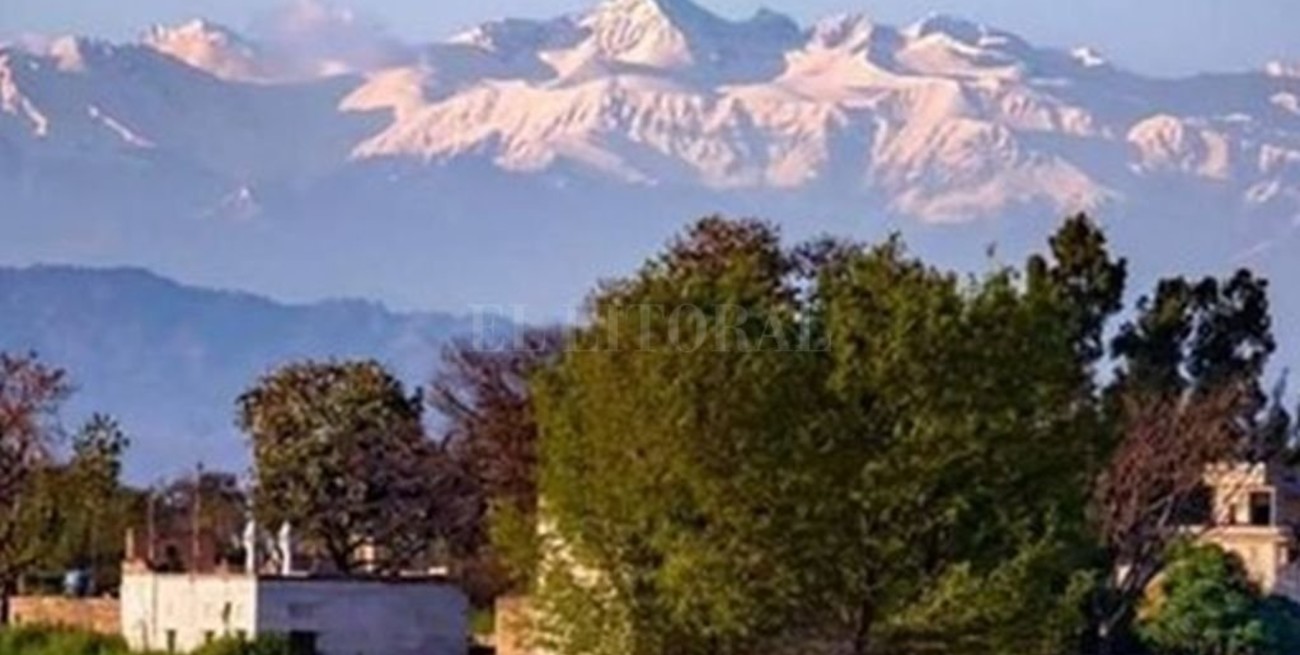 Después de 70 años se vuelve a ver el Himalaya desde India