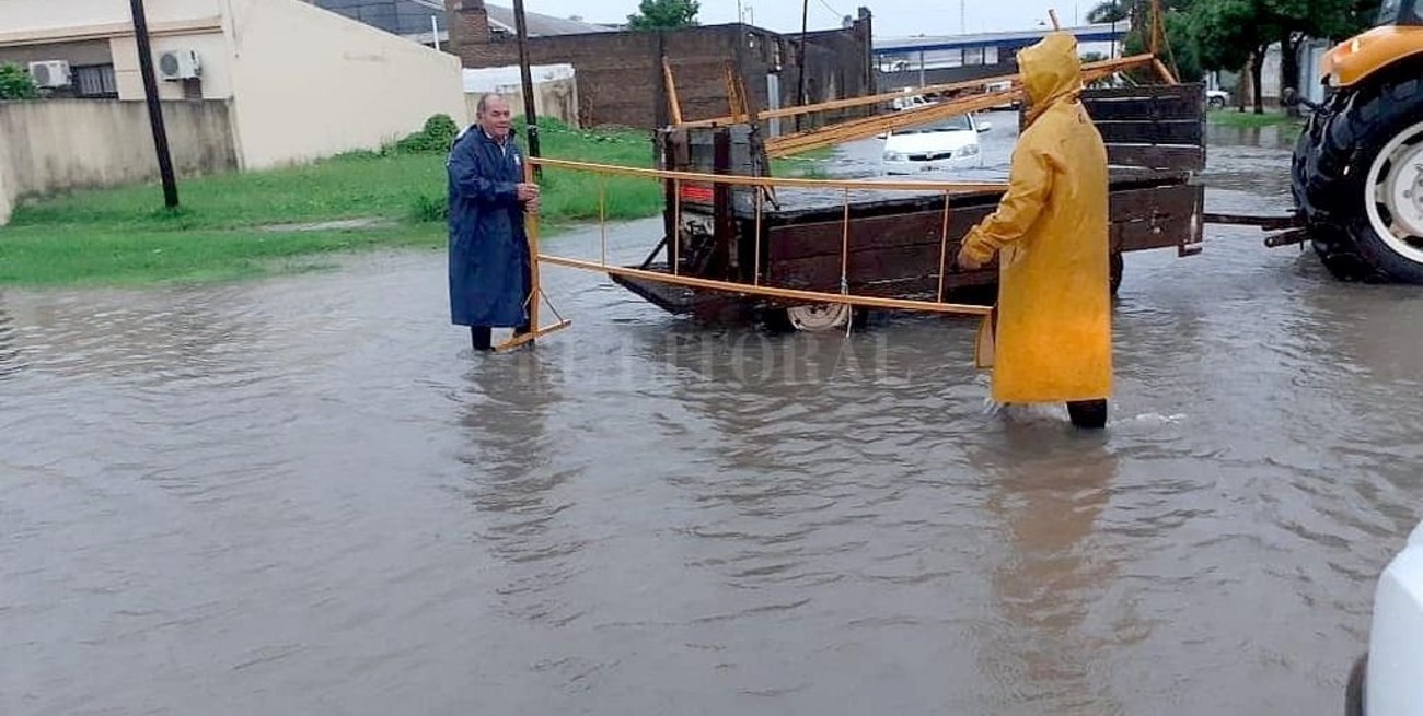 Lluvias de más de 200 mm complicaron los cascos urbanos de Vera y Calchaquí