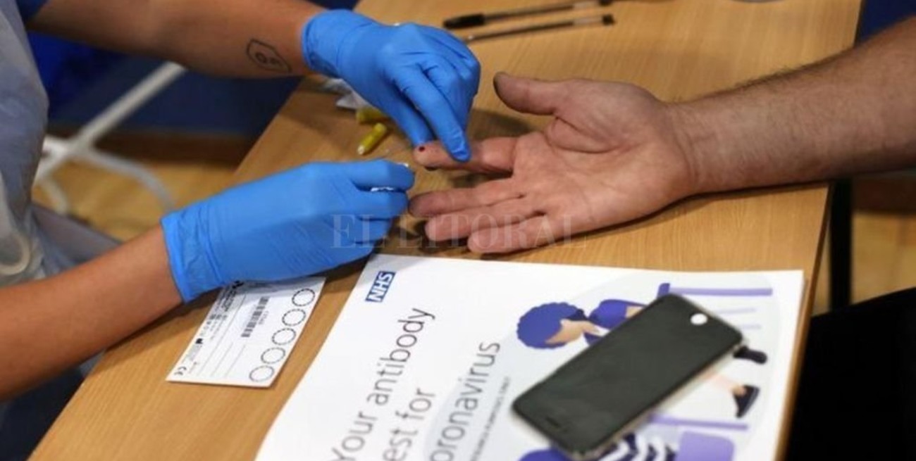 Reino Unido insta a grupos de riesgo a participar en ensayos de vacuna COVID-19