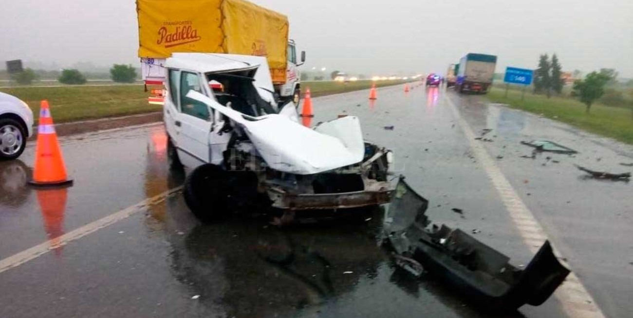 Trágico choque en la autopista Rosario - Buenos Aires