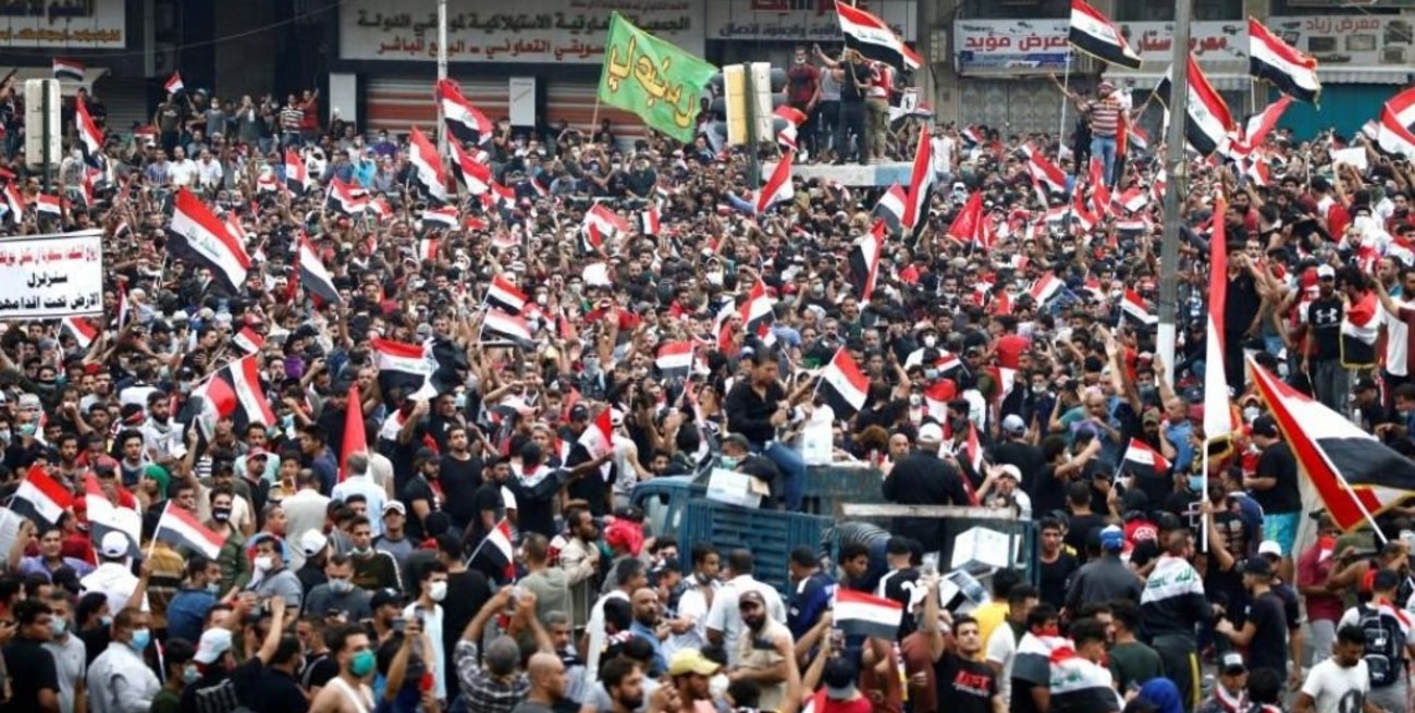 Miles de iraquíes vuelven a las calles, a pesar de las promesas de nuevas elecciones