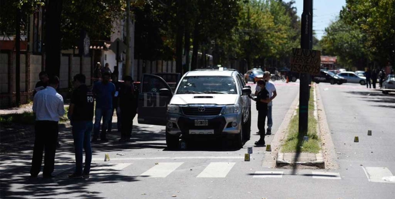 A plena luz del día mataron a balazos a un hombre en Fisherton