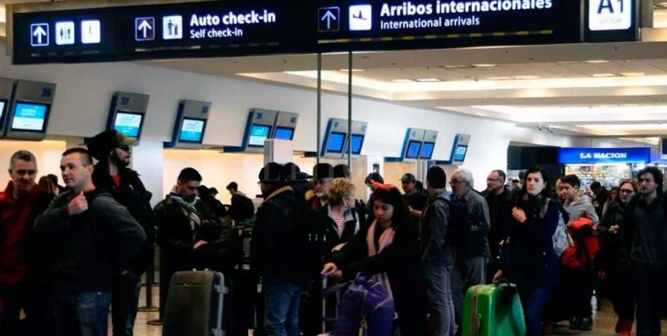 Aerolíneas Argentinas presentaba demoras por protesta de aeronavegantes 