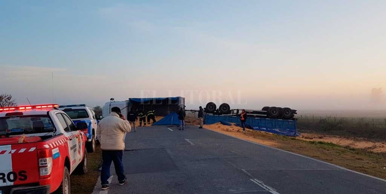 Volcó un camión en la Ruta 10, cerca de San Mariano