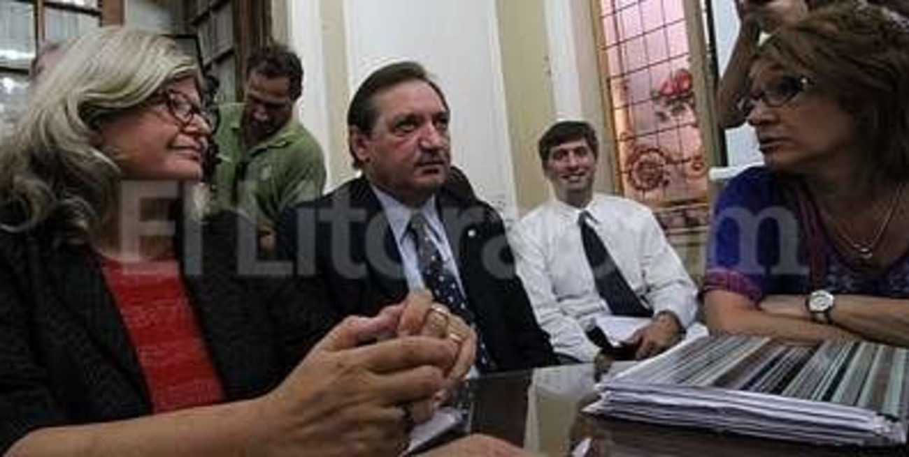 Docentes, médicos y municipales, a paritarias