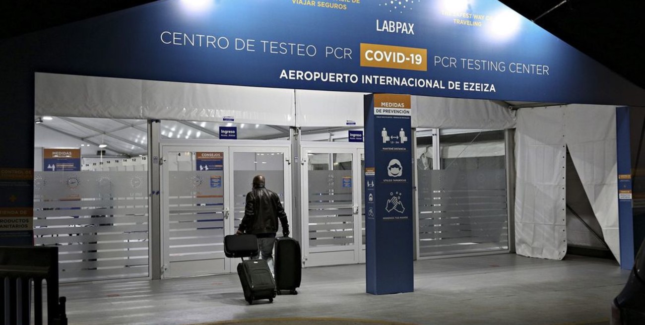 Allanan el aeropuerto de Ezeiza por sospechas en la empresa que realiza los hisopados