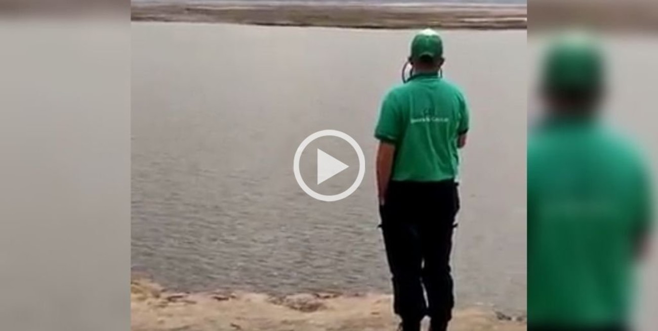 Advertencia de un inspector municipal a imprudentes que paseaban por el lecho de la Setúbal