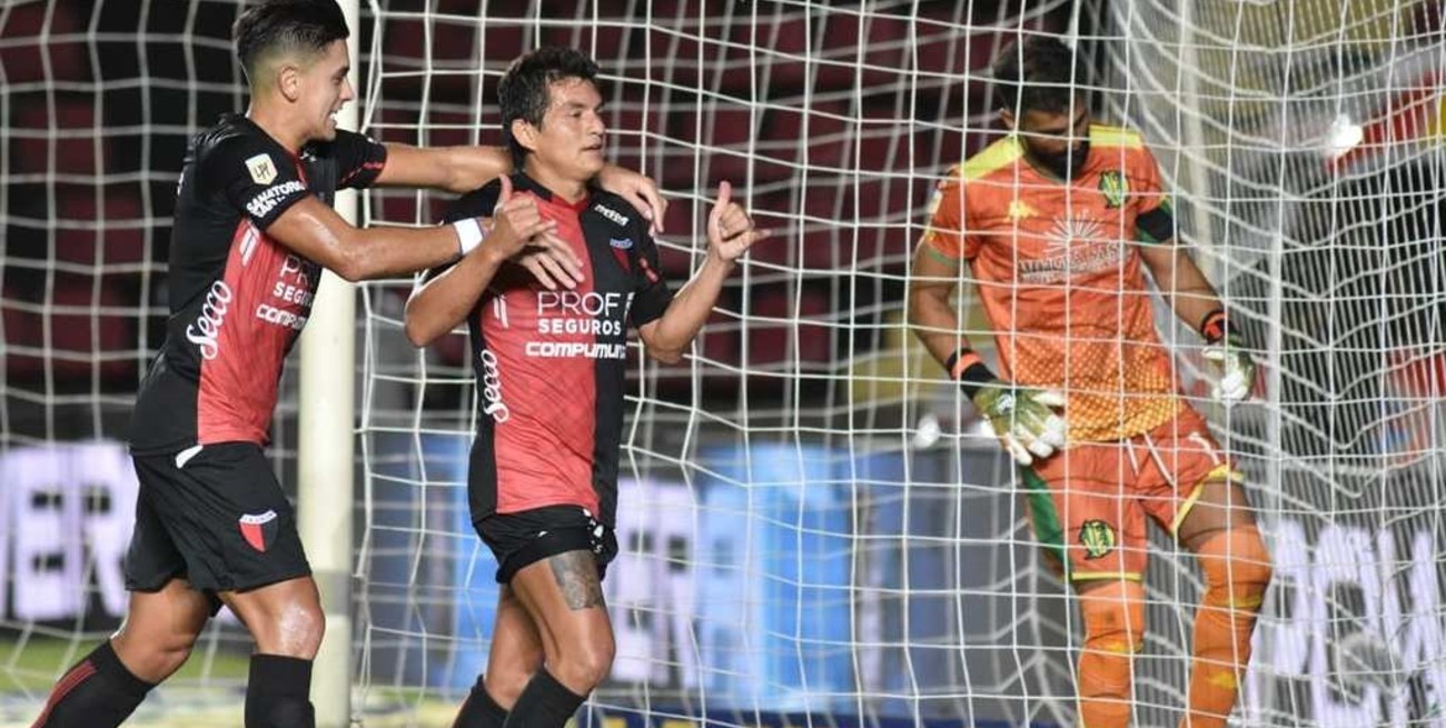 Colón puntero e invicto con la misma receta