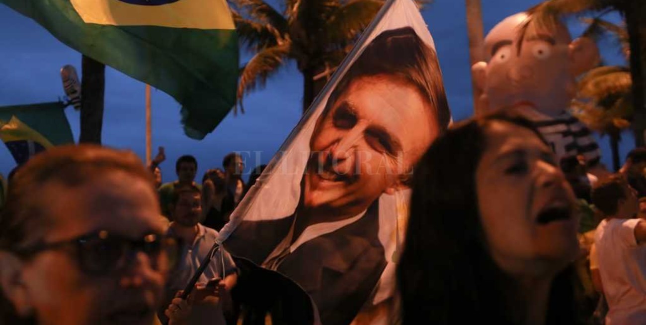Bolsonaro ganó ampliamente pero enfrentará a Haddad en segunda vuelta