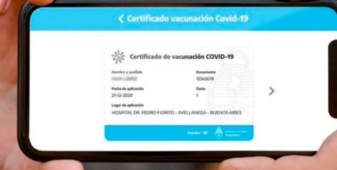 Qué deben hacer los argentinos que se vacunaron en el exterior