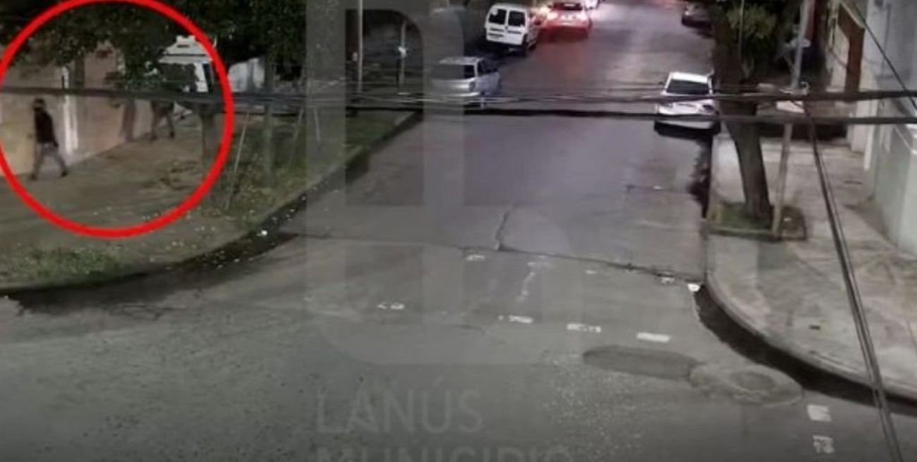 Asesinan a un hombre frente a su esposa para robarle el auto en Lanús