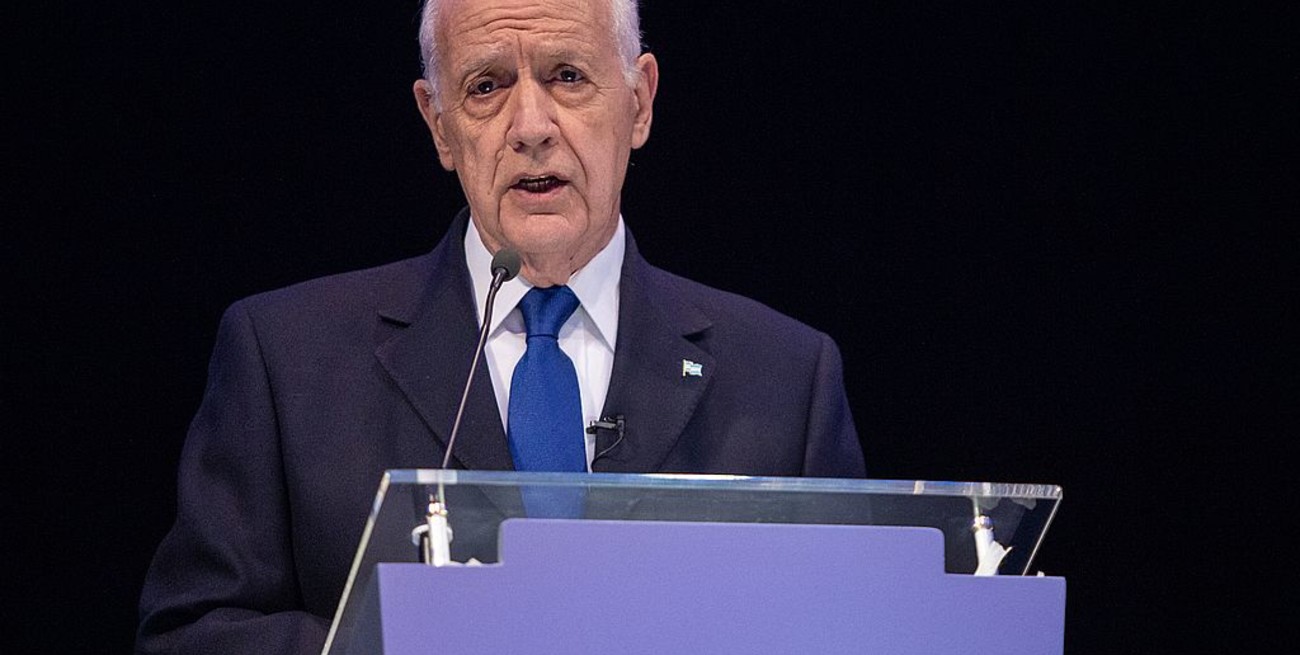 Lavagna convocó al diálogo a los partidos políticos