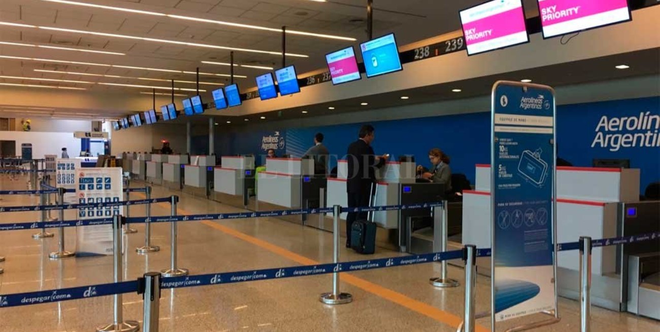 Restricciones al dólar: ¿cómo afecta a quienes viajen al exterior?