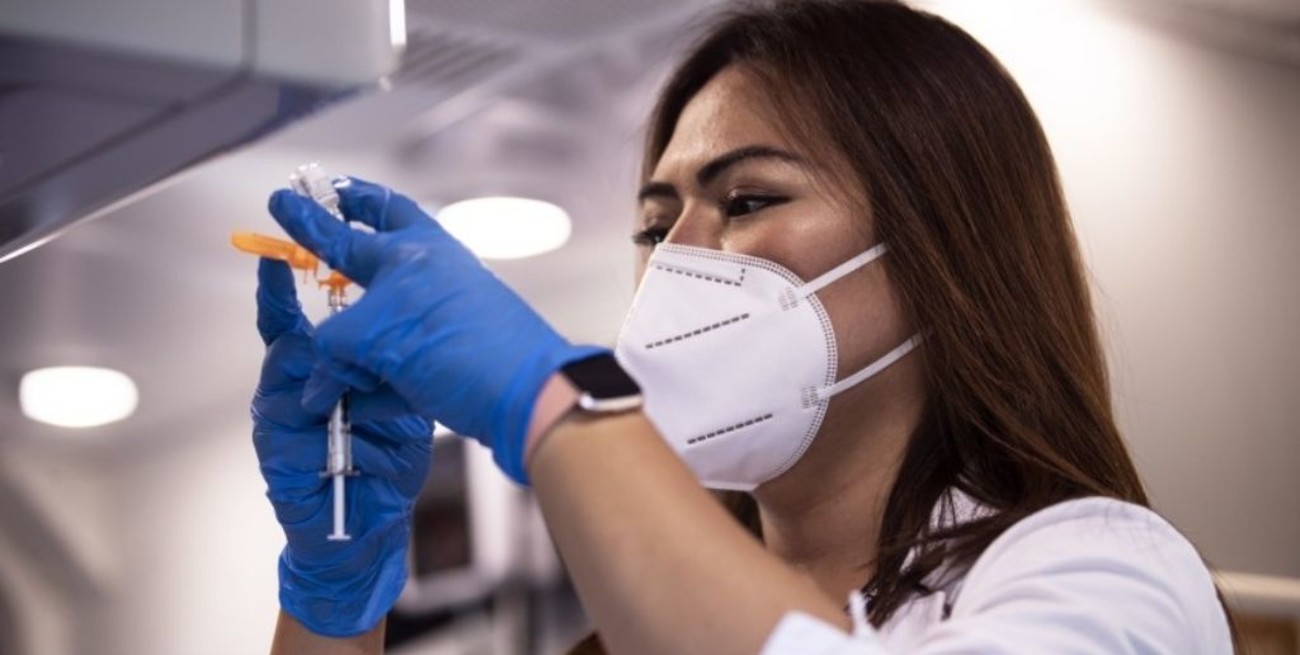 EEUU administrará una tercera dosis de la vacuna a toda su población