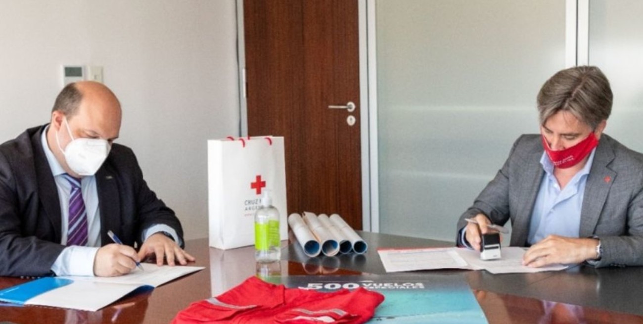 Aerolíneas Argentinas firmó un convenio de ayuda y capacitación con la Cruz Roja Argentina