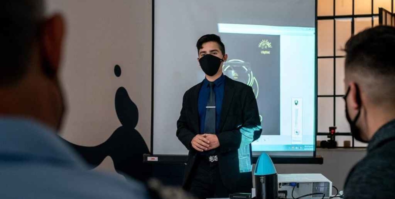 Un joven fabricó una lámpara sanitizante contra el Covid  