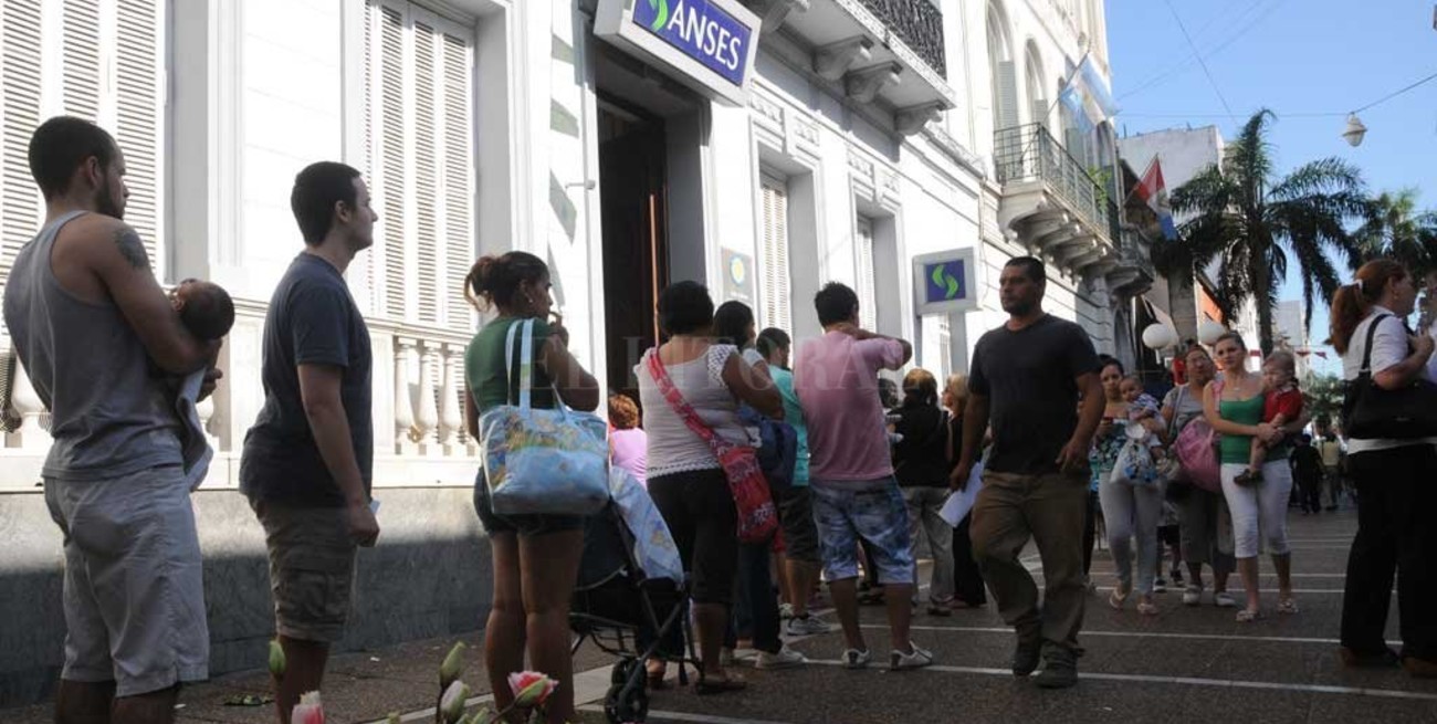 El miércoles 12 los beneficiarios de la AUH tendrán depositado el bono
