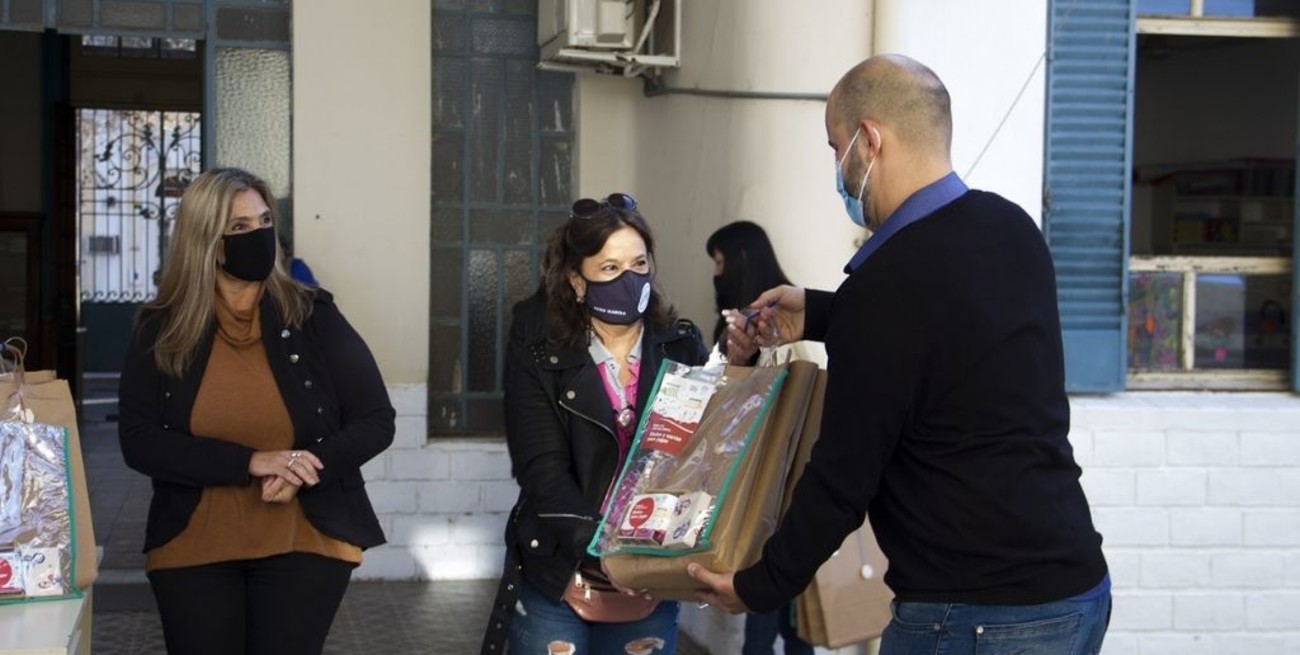 El FAE comenzó la entrega de libros a jardines y Estaciones