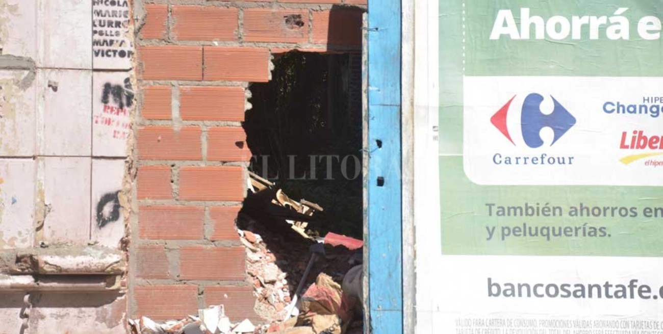 Con ocupas y abandonado: piden al gobierno de Santa Fe un informe de un edificio céntrico