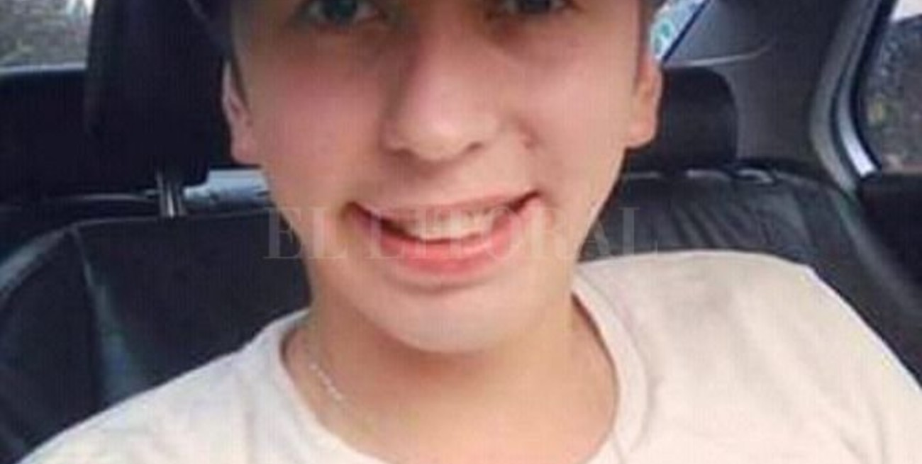 Le amputaron ambas piernas tras ser atropellado por un tren mientras huía de asaltantes