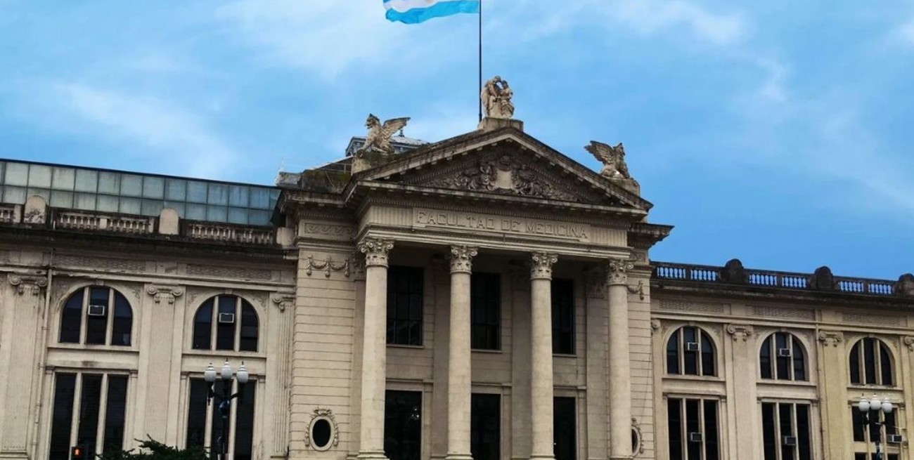 Habilitan como "prueba piloto" el examen final presencial de 160 estudiantes de Medicina en Rosario