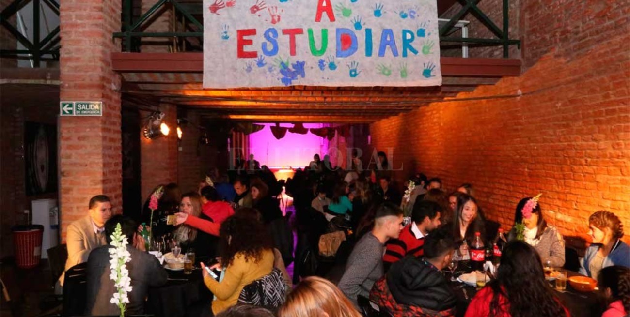 Egresados del Vuelvo a Estudiar tuvieron su fiesta