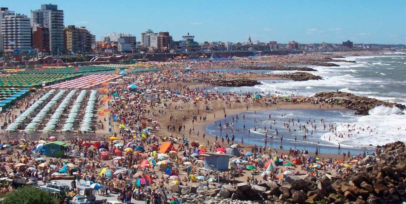 Ante el impuesto al dólar, ¿las vacaciones en el país o en el extranjero?