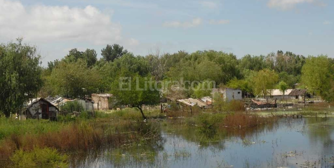 Clausuraron dos empresas por arrojar residuos en reservorios