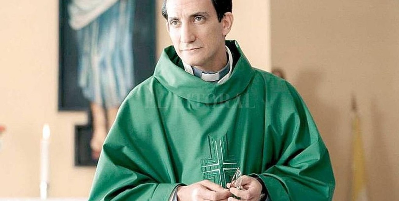 Juan Minujín, el Bergoglio joven de "Los dos papas"