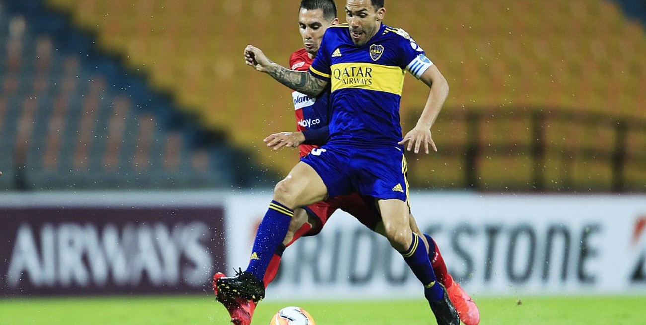 Boca derrotó sobre la hora a Independiente Medellín y quedó a un paso de los octavos de final