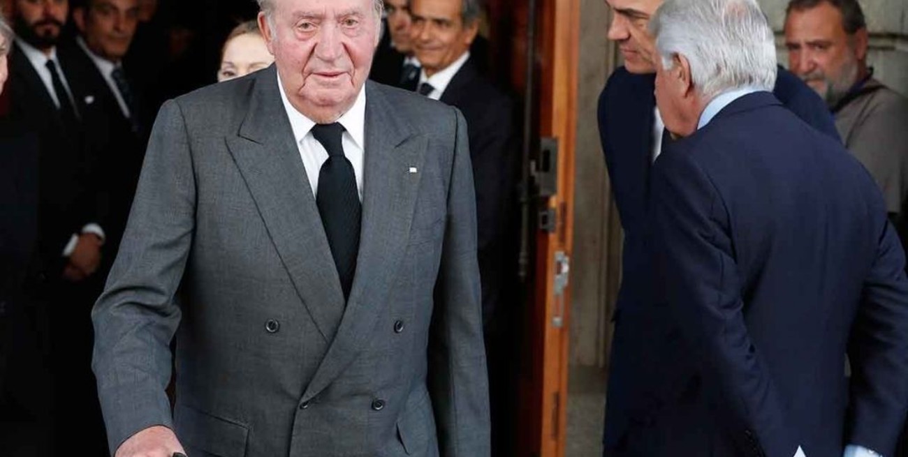 Más de 70 exfuncionarios firmaron una nota en apoyo al rey Juan Carlos