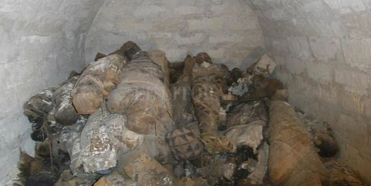 Egipto: hallaron 65 momias en un yacimiento arqueológico