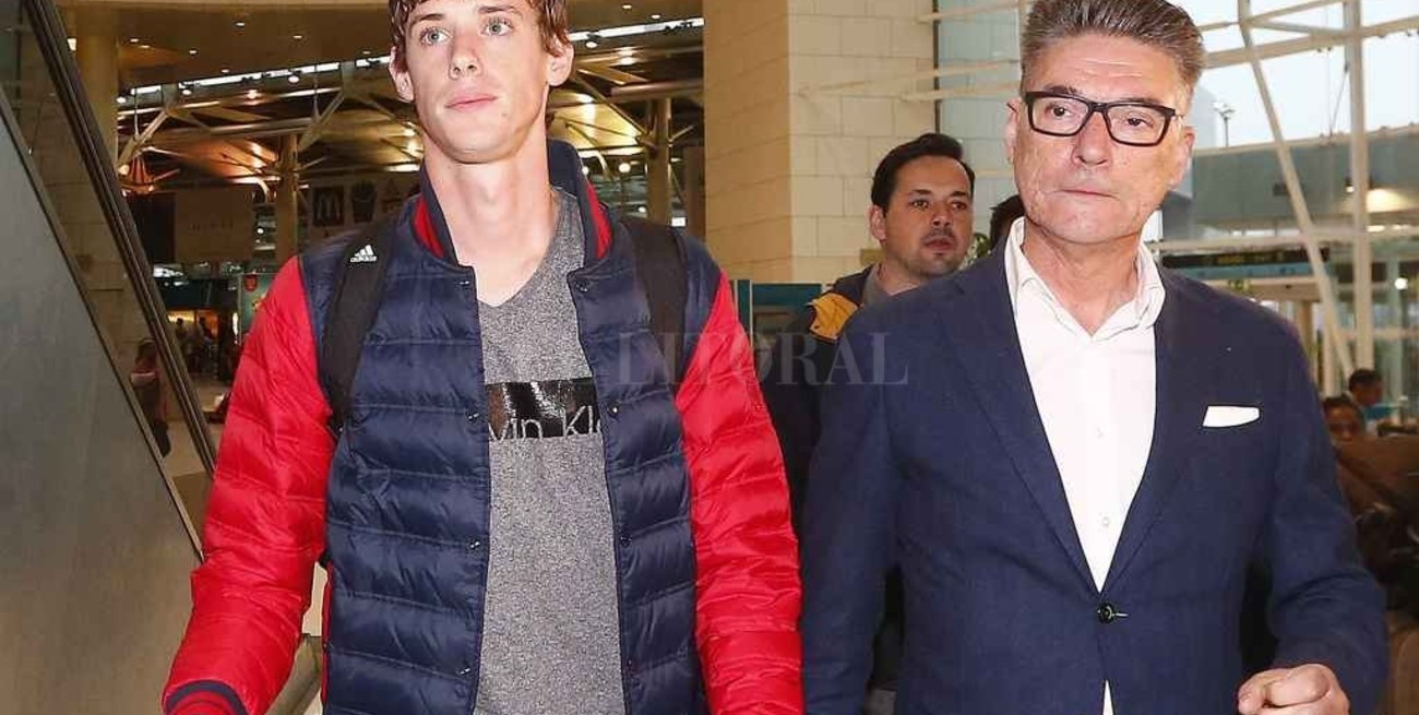 Conti llegó a Lisboa, se hace estudios y firmará con Benfica