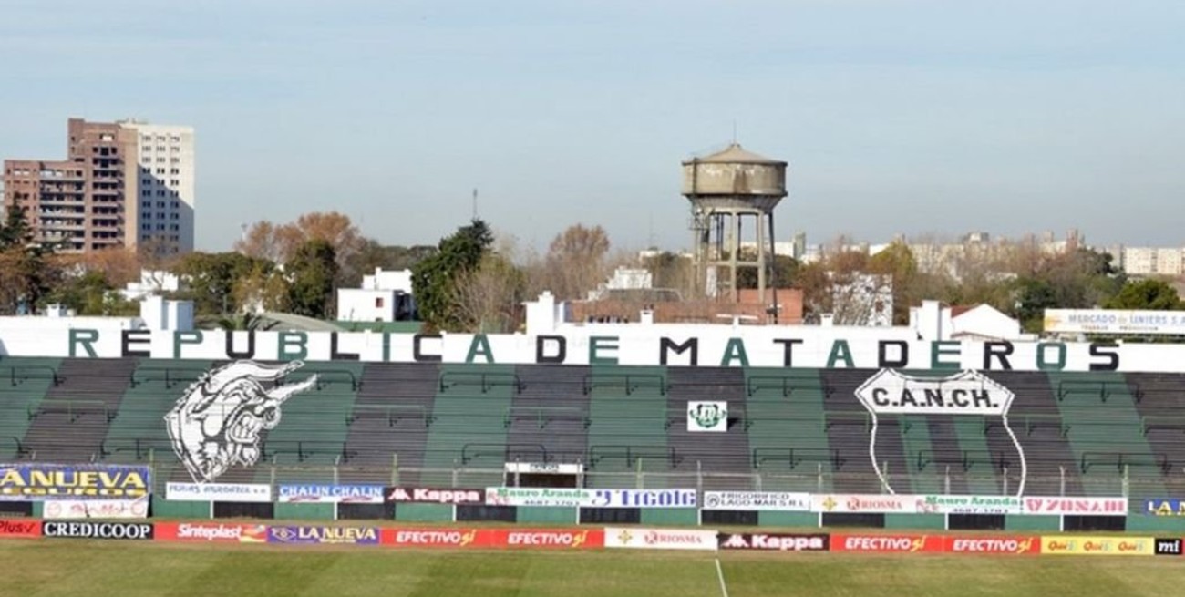 Clausuraron la cancha de Chicago y la justicia sospecha que las armas blancas estaban dentro del estadio 