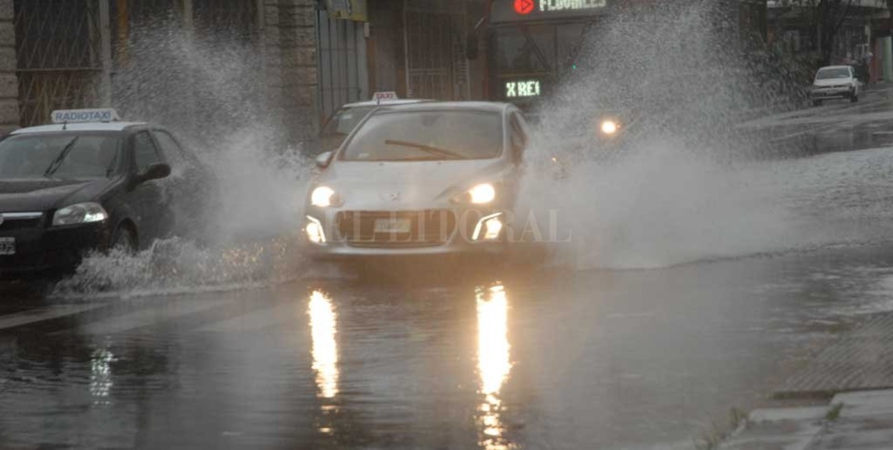 La tormenta llegó a la ciudad y podría caer más lluvia