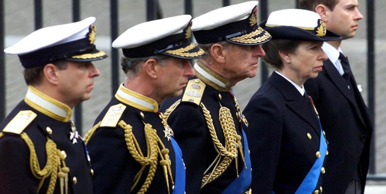 Se conoció la lista de los 30 asistentes al funeral de Felipe de Edimburgo