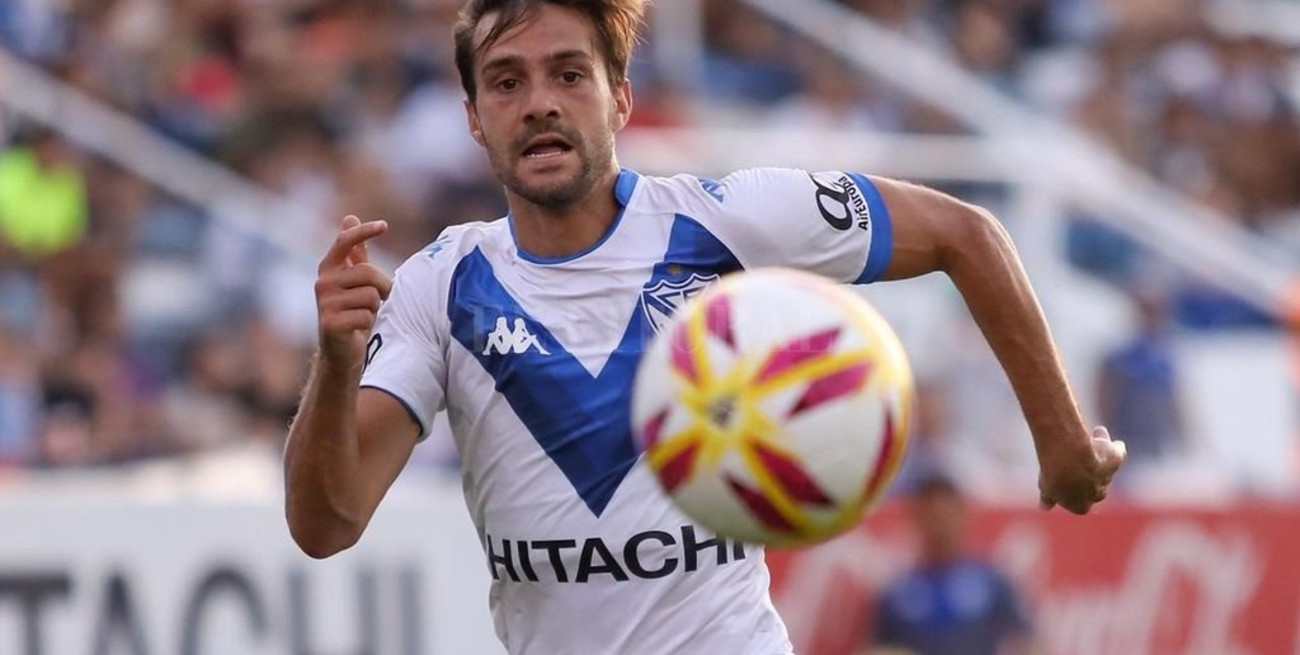 Vélez le ganó una subasta a Boca y se quedó con el pase de Bouzat