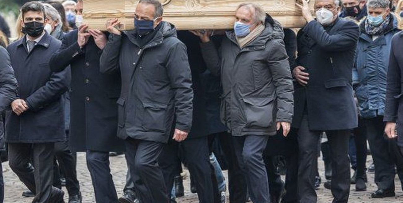 Italia despidió los restos de Paolo Rossi