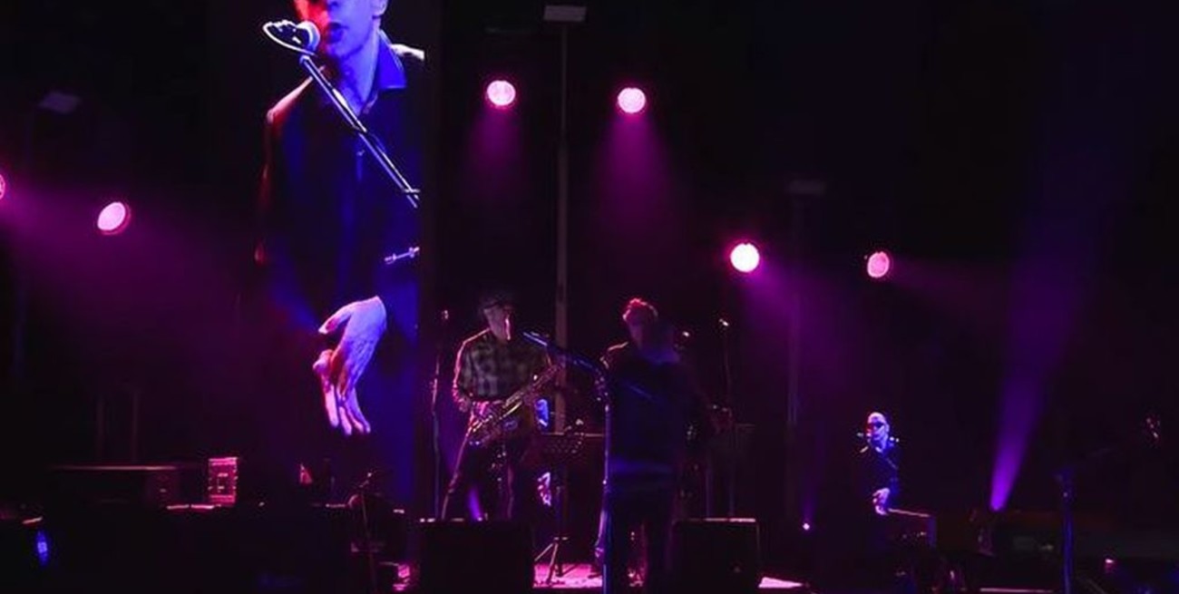 El Indio Solari sorprendió con dos estrenos en el show masivo de los Los Fundamentalistas del Aire Acondicionado