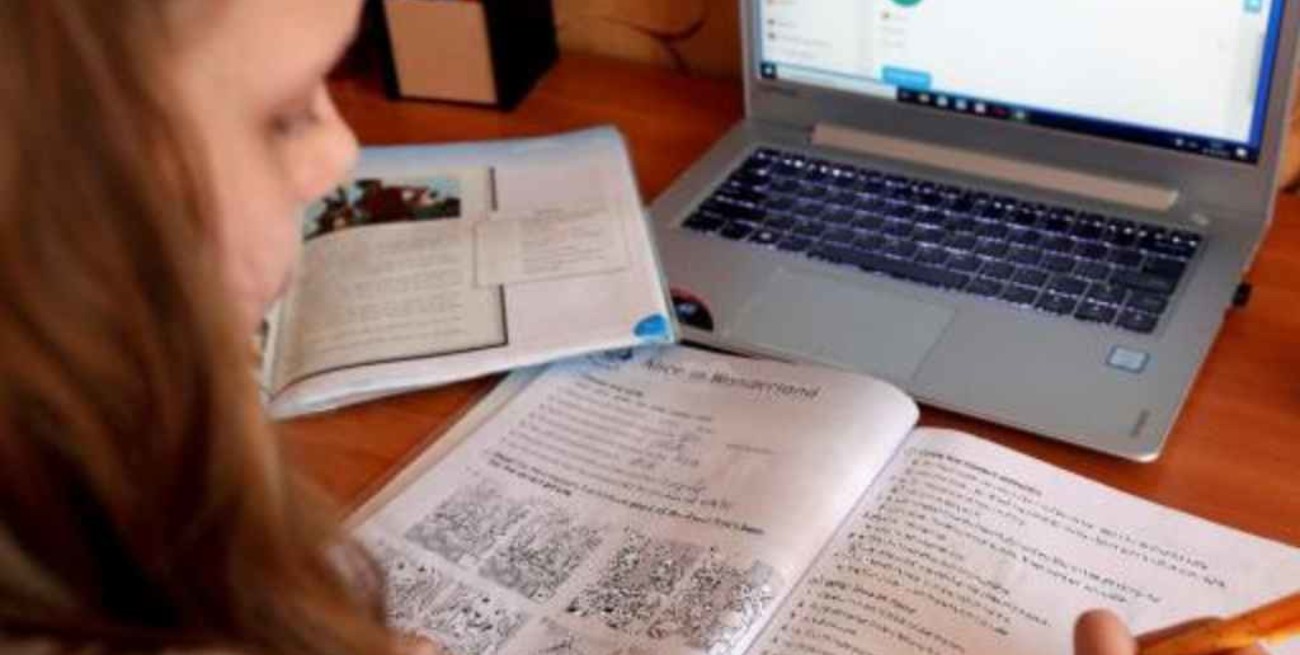 Paro de docentes en Corrientes que reclaman clases virtuales en localidades con fases 2 y 3