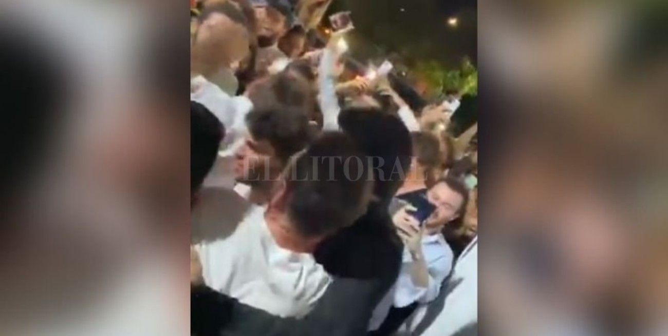 Messi fue a cenar y debió salir entre dos custodios