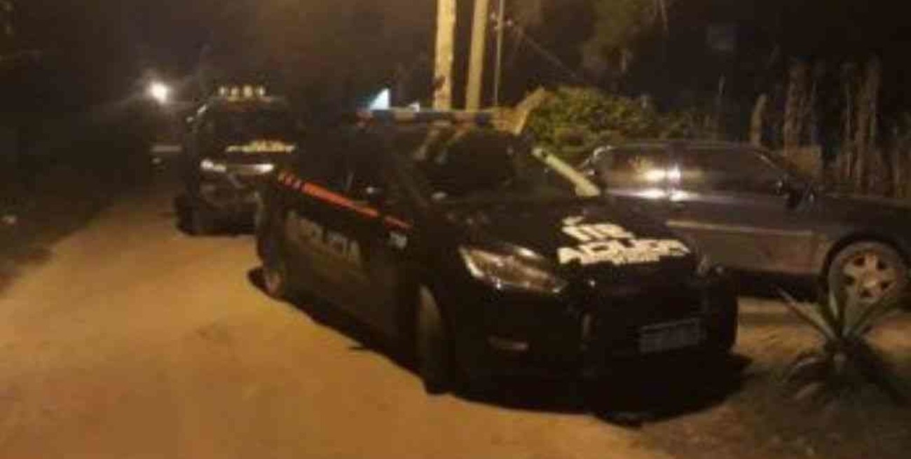 Llegó de trabajar y lo balean en la puerta de su casa